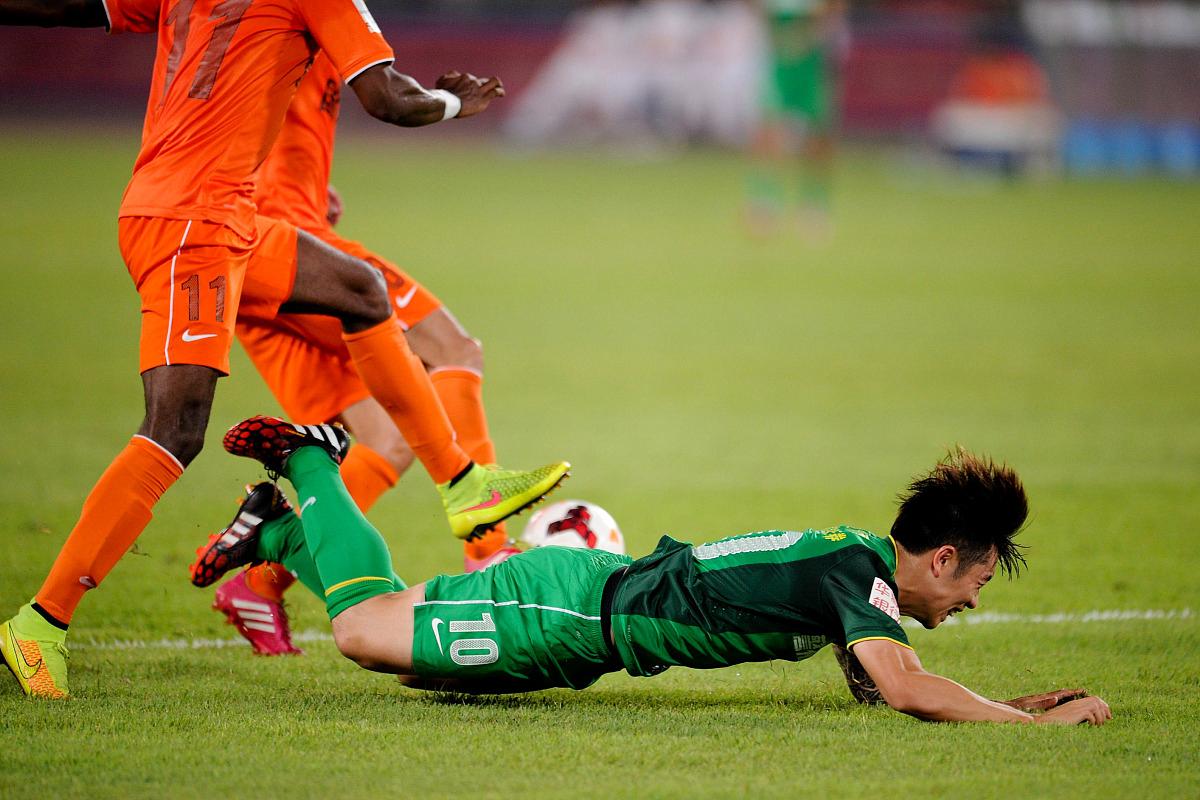 关于足球运动员涉嫌违规行为，事件曝光的信息