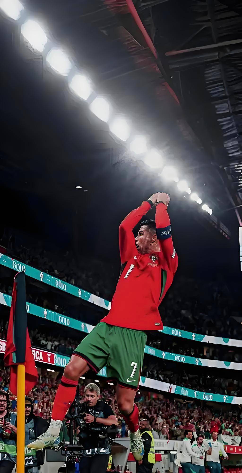 c7-热血足球场上！欧洲豪门球队将上演绝美比赛！的简单介绍